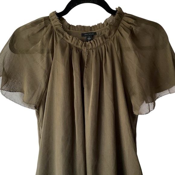 ANN TAYLOR | NWOT | SHEER FLUTTER SLEEVE MOSS GREEN LINED TOP PLEATS | X SMALL - Picture 2 of 8